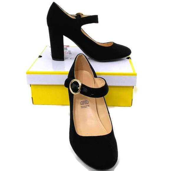 Liz Claiborne Shoes - NIB Liz Claiborne Women's Heels Black With Strap